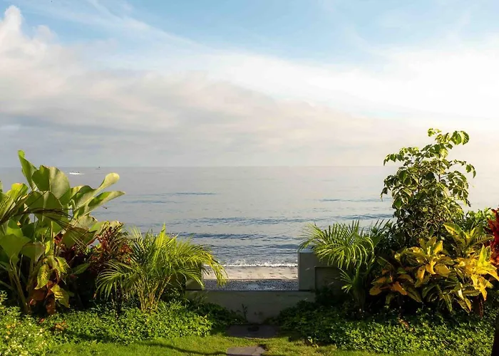 Dani - Beachfront In *